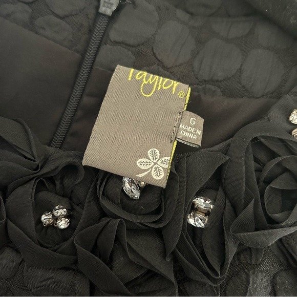 Taylor Retro Style Black Dress | Size 6 - Picture 4 of 6